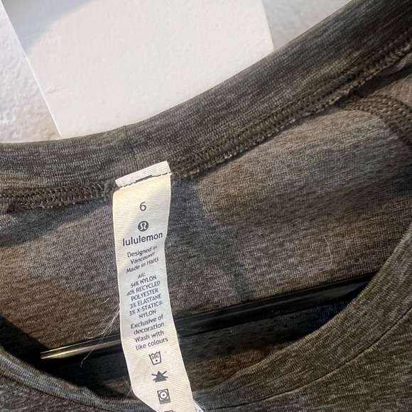 Lululemon green/gray long sleeve performance shirt size 6 - Picture 3 of 3